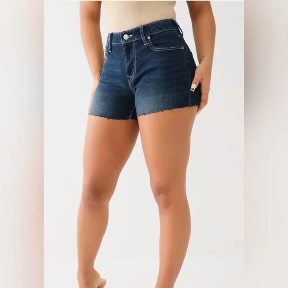 TRUE RELIGION NWT- JENNIE MID RISE RAW HEM SHORT SIZE 25